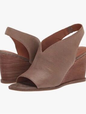 Lucky Brand Taupe Leather Wedge Sandals 8